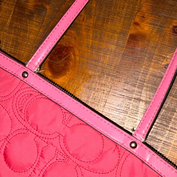 Coach Vintage Y2K Quilted Tote Bag: Rose Pink Signature, Patent Leather Trim - Picture 12 of 16